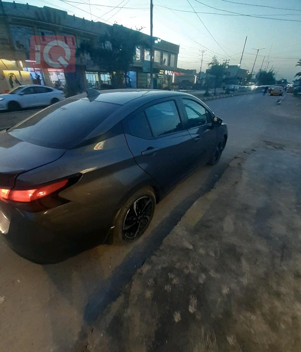 نيسان فيرسا